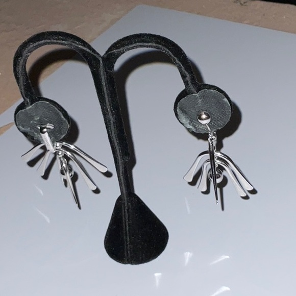 Avon Windchimes 1972 Silver Toned Metal Clip On Earrings Vintage Artistic - Picture 6 of 14